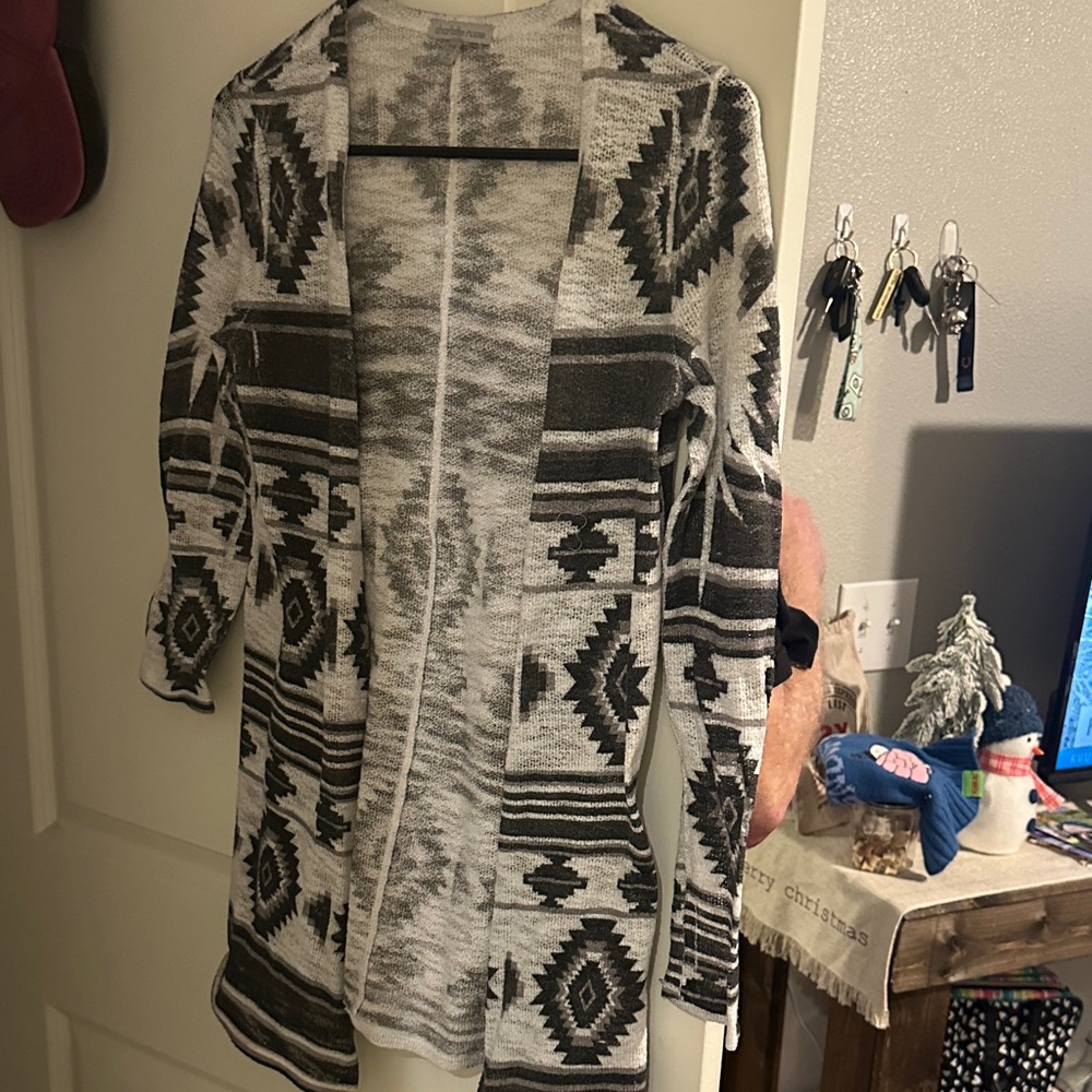 Charlotte Russe Black and Gray Patterned Cardigan